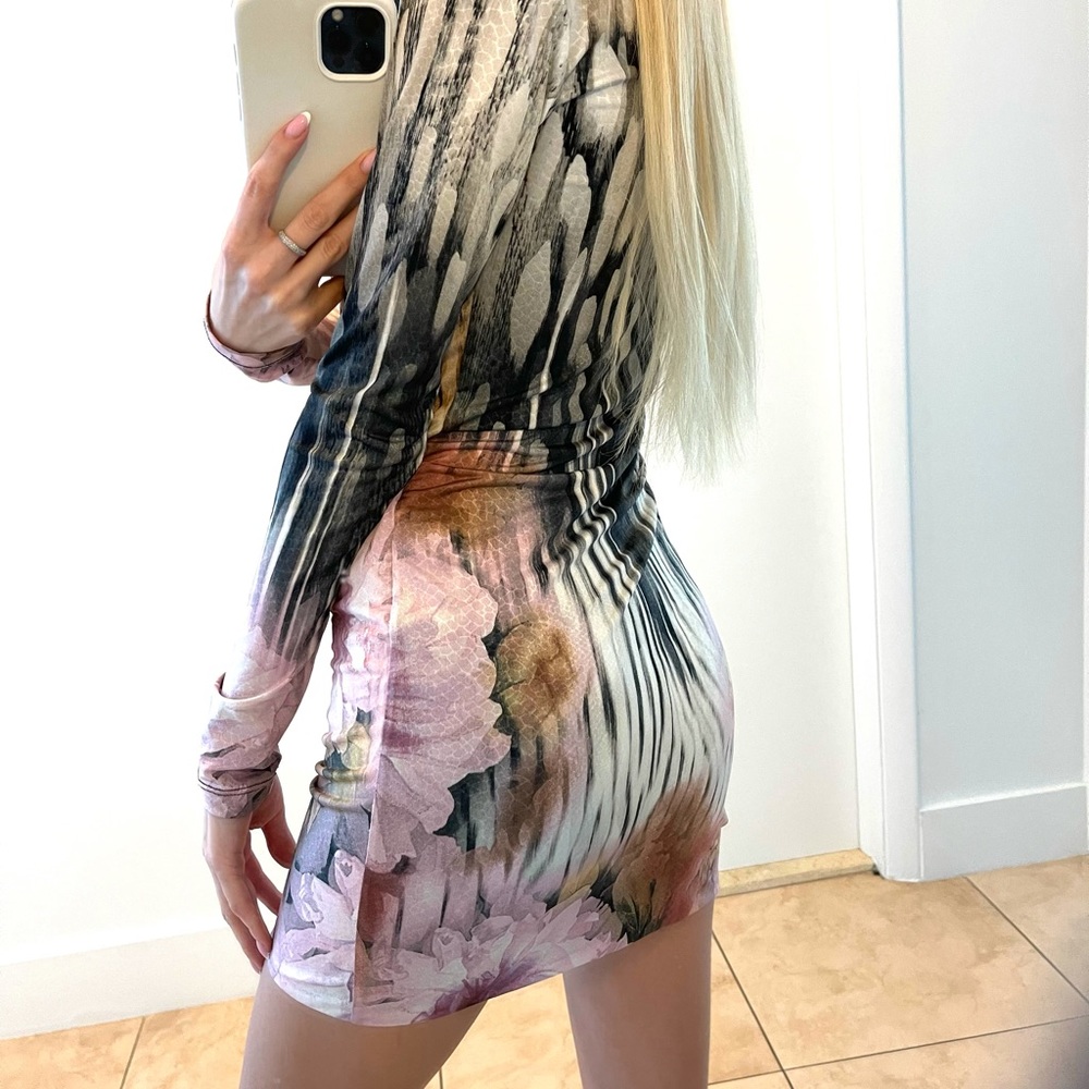 Savee Laguna Beach dress long sleeve mini XS flower / animal print silky dress - Picture 5 of 6